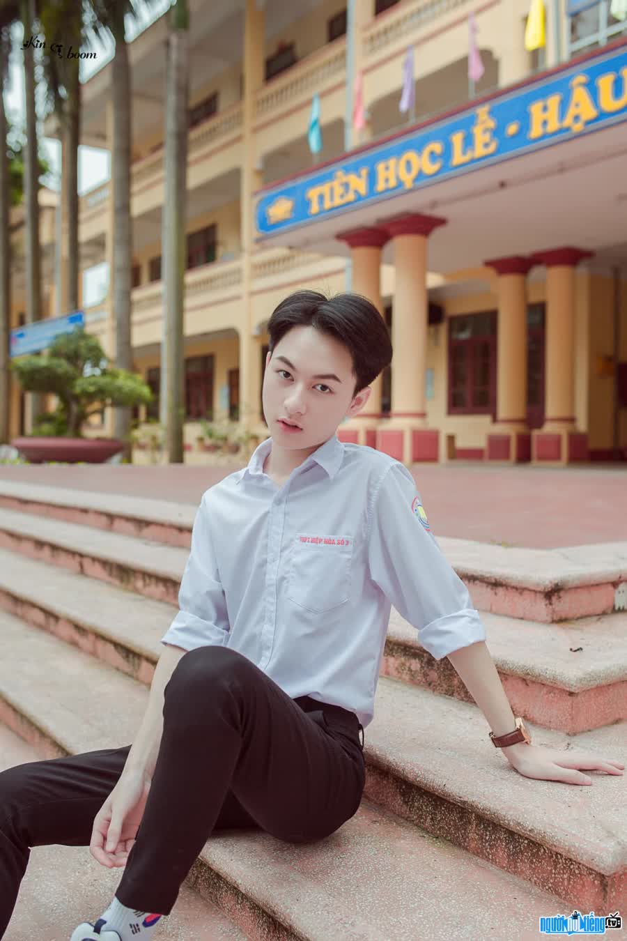 Phan Phuc is called by netizens with the nickname "uniform male god" because of his innocence and handsomeness