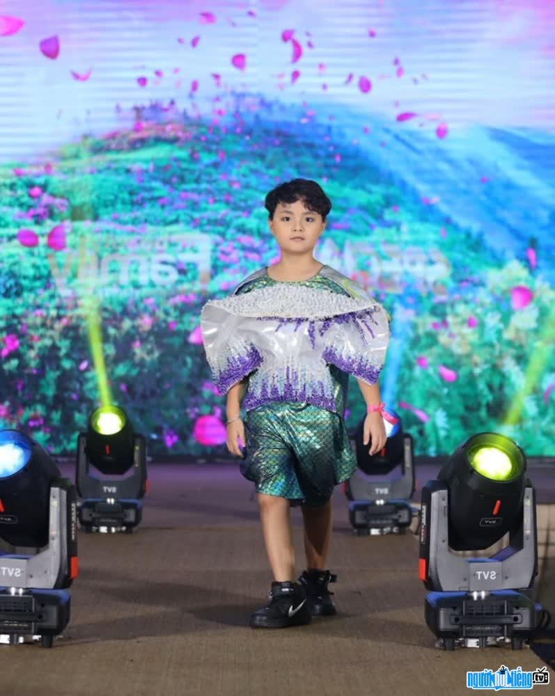 Người mẫu nhí Phạm Hiếu Trung từng xuất hiện trong nhiều show diễn lớn