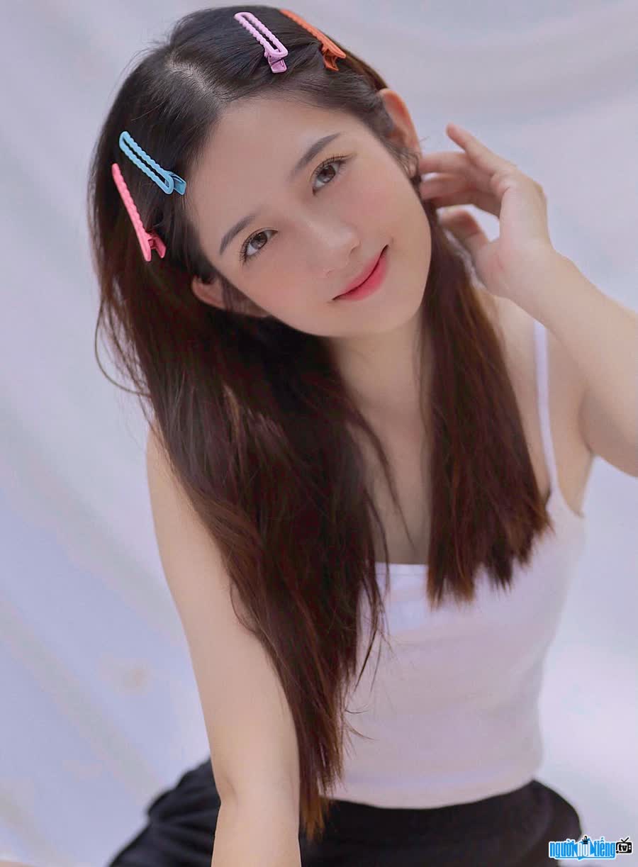 Huỳnh Như sở hữu gương mặt xinh xắn cùng vóc dáng chuẩn đẹp