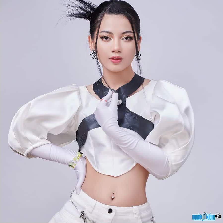 Pictures of singer Xi Myn