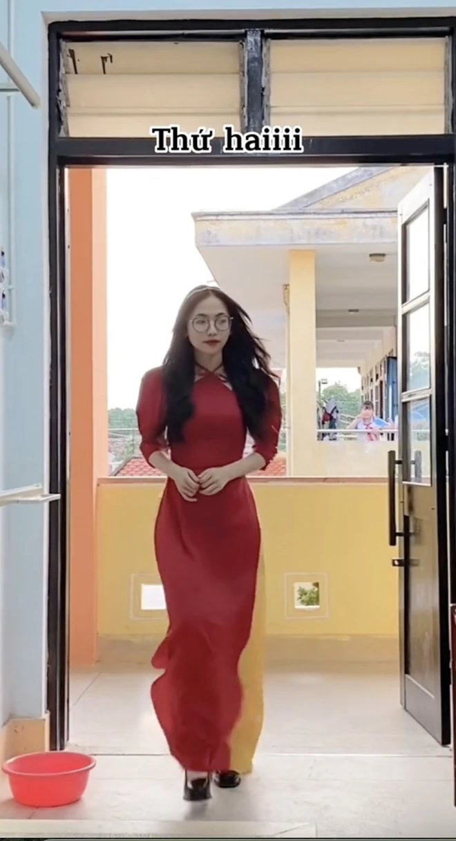 Cô giáo Lê Ánh Dương biết đến với những video khoe style đi dạy