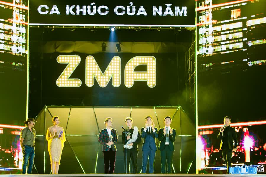 Famous artists on the stage of the Zing Music Awards ceremony