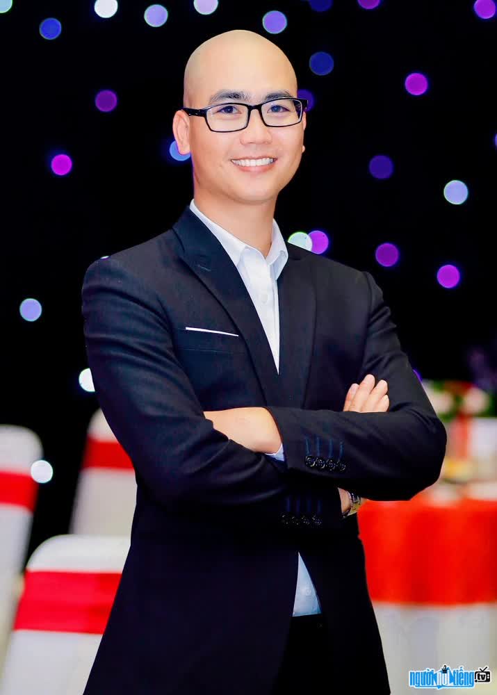  handsome and elegant Hoang Cong Minh