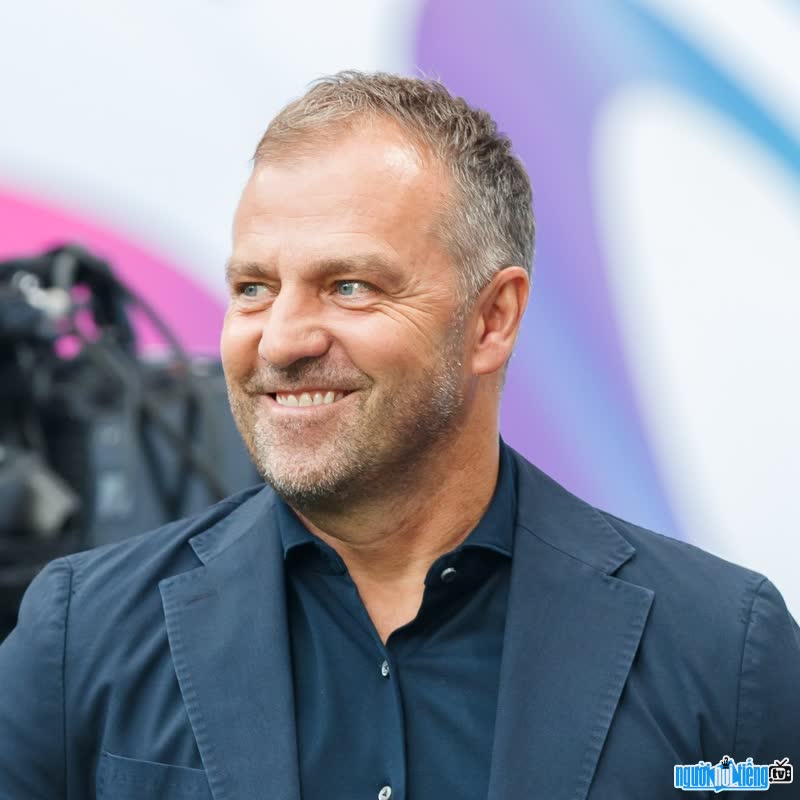 Huấn luyện viên Hans-Dieter Flick là một huấn luyện viên bóng đá người Đức