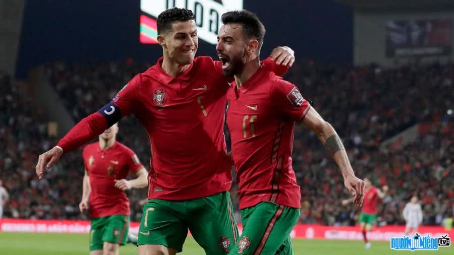 Hình ảnh các cầu thủ Bồ Đào Nha vui mừng sau khi ghi bàn thắng