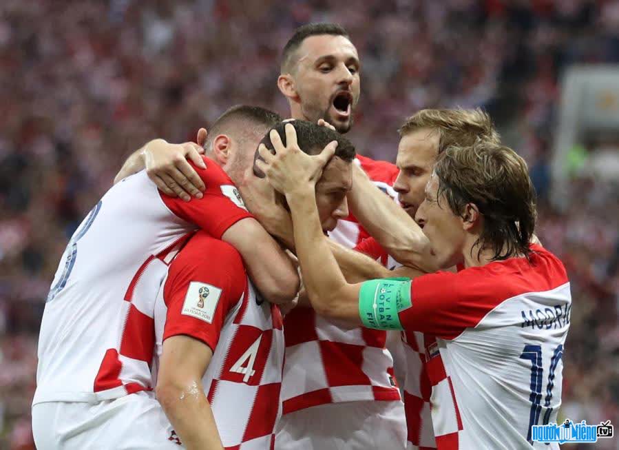 Hình ảnh các cầu thủ Croatia đang ăn mừng bàn thắng