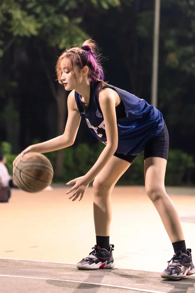 Dang Hong Nhung has a great passion for basketball