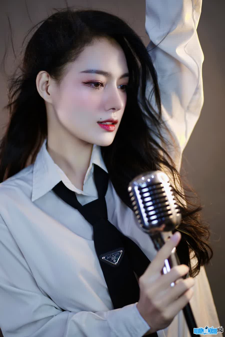 Người mẫu Phan Thương có niềm đam mê với ca hát