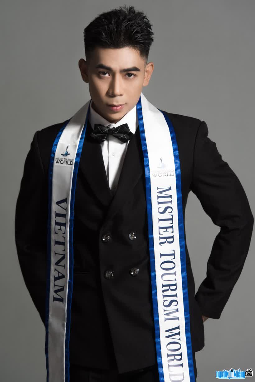 Model Phung Phuoc Thinh became the representative of Vietnam to participate in Mister Tourism World 2022 contest