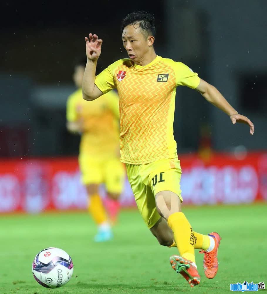  Chau Ngoc Quang - talented midfielder