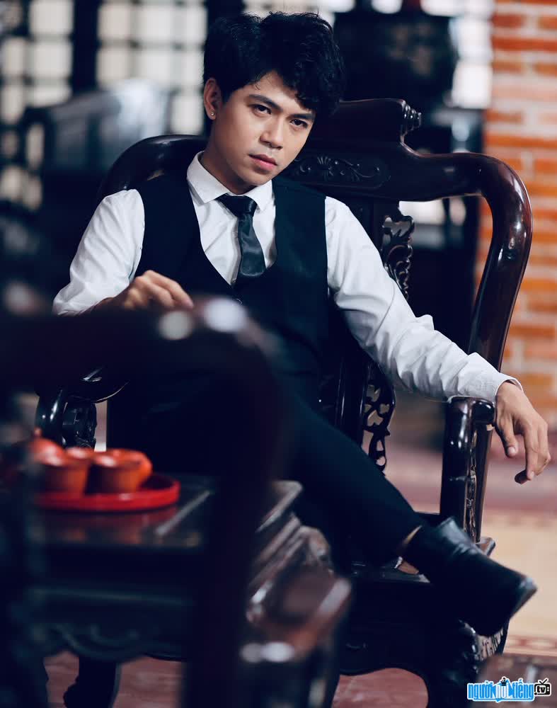 Dak Long Vinh's image is handsome and elegant