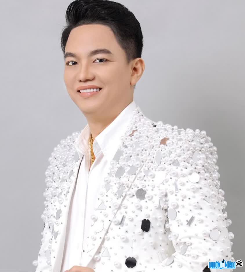 talented male singer Quang Truong