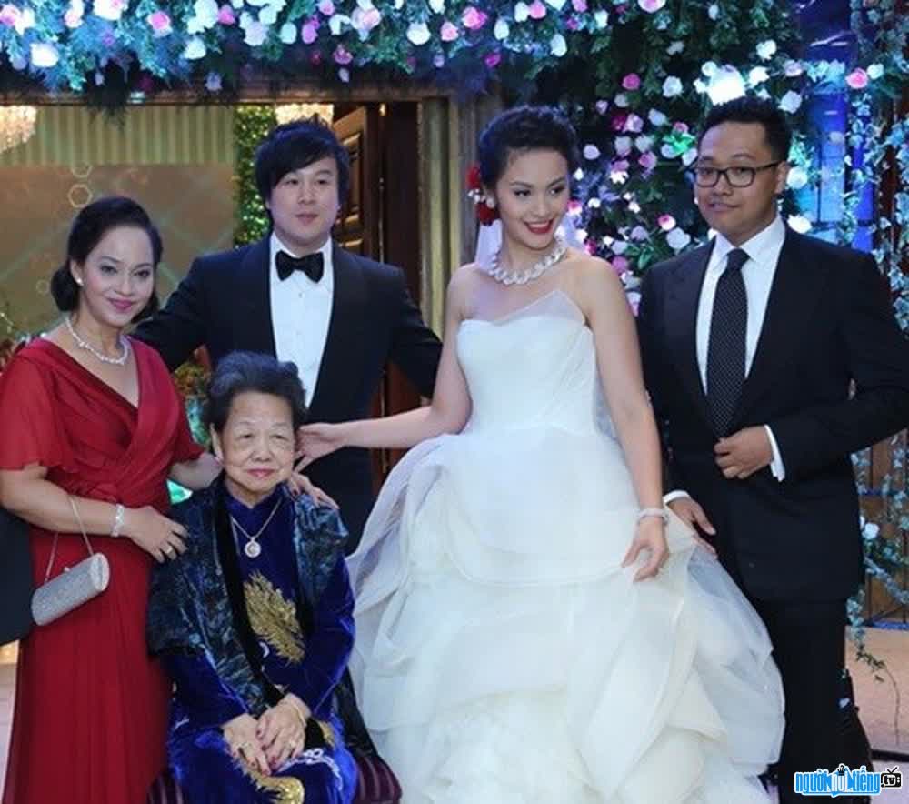 Hình ảnh dám cưới của doanh nhân Trương Huệ Vân