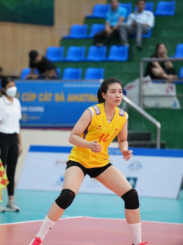 Trương Mộng Kha là đội trưởng của Câu lạc bộ bóng chuyền nữ Thành phố Hồ Chí Minh