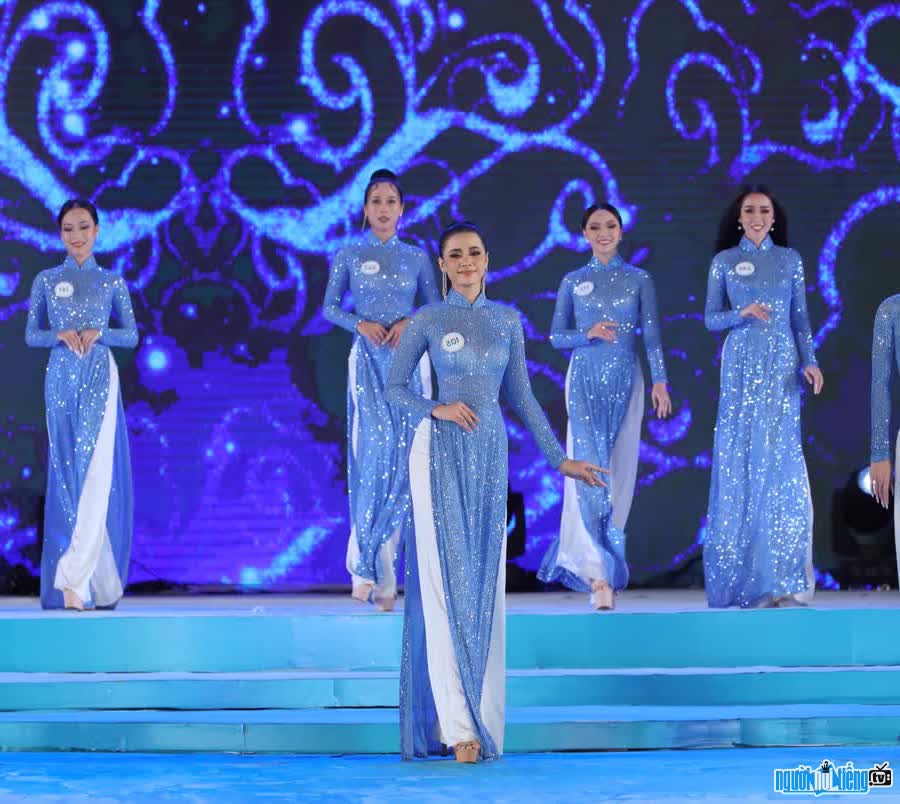 Beautiful image of Dinh Nhu Phuong on the stage of Miss Bien Dao Vietnam 2022