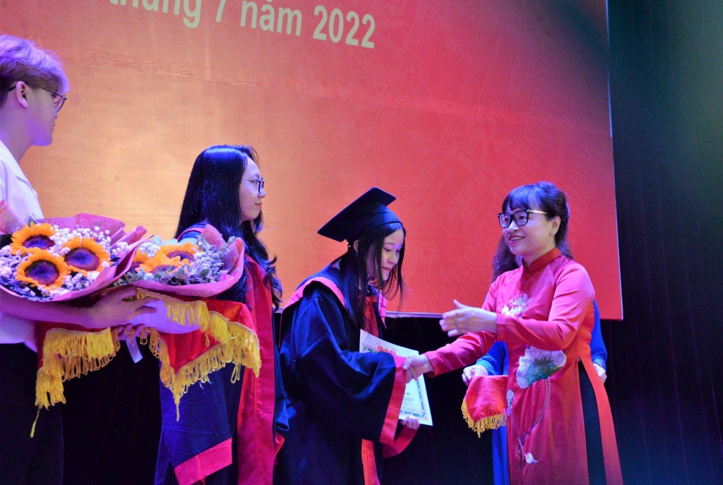 Nguyen Minh Chau is the valedictorian of Law Faculty - Hanoi National University