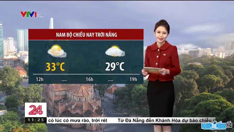 Editor Huong Lien is an MC with many years of experience in weather reports