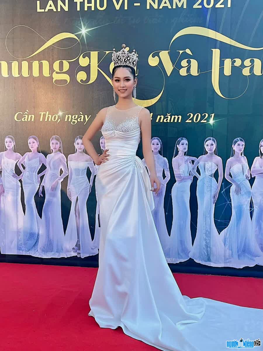 Miss Le Thi Tuong Vy was crowned Miss Student 2020