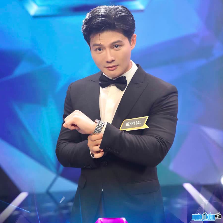 businessman Henry V. Bao impresses when participating in the program "Who is that person?"