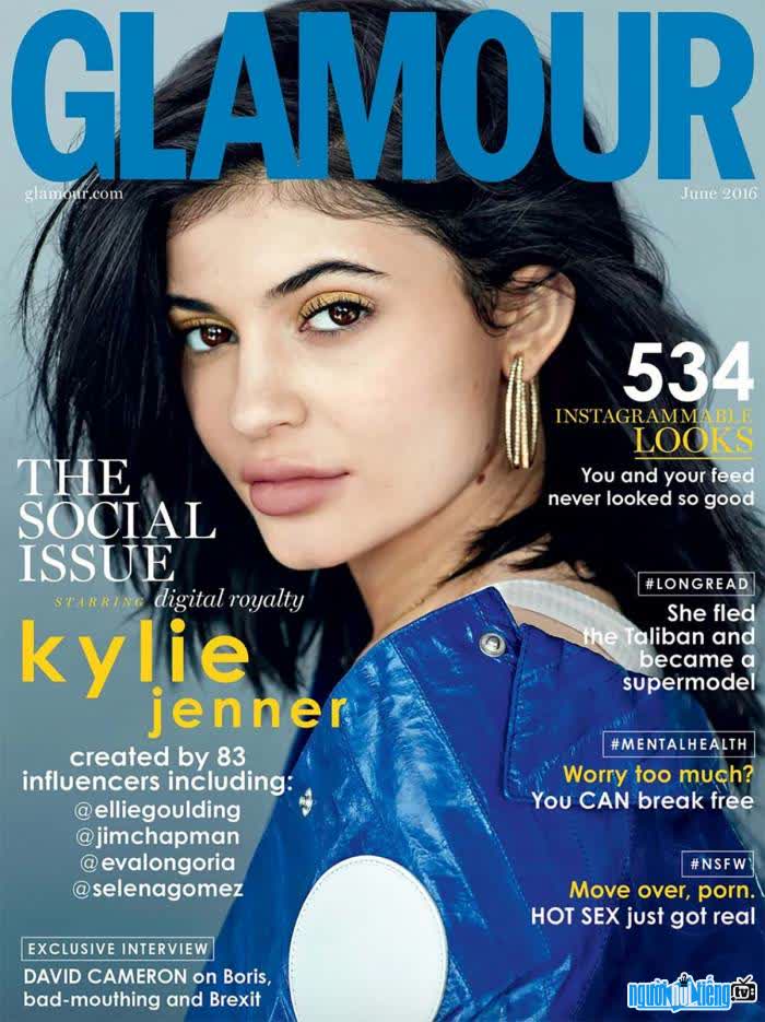 Hình ảnh người mẫu Kylie Jenner trên trang bìa tạp chí Glamour