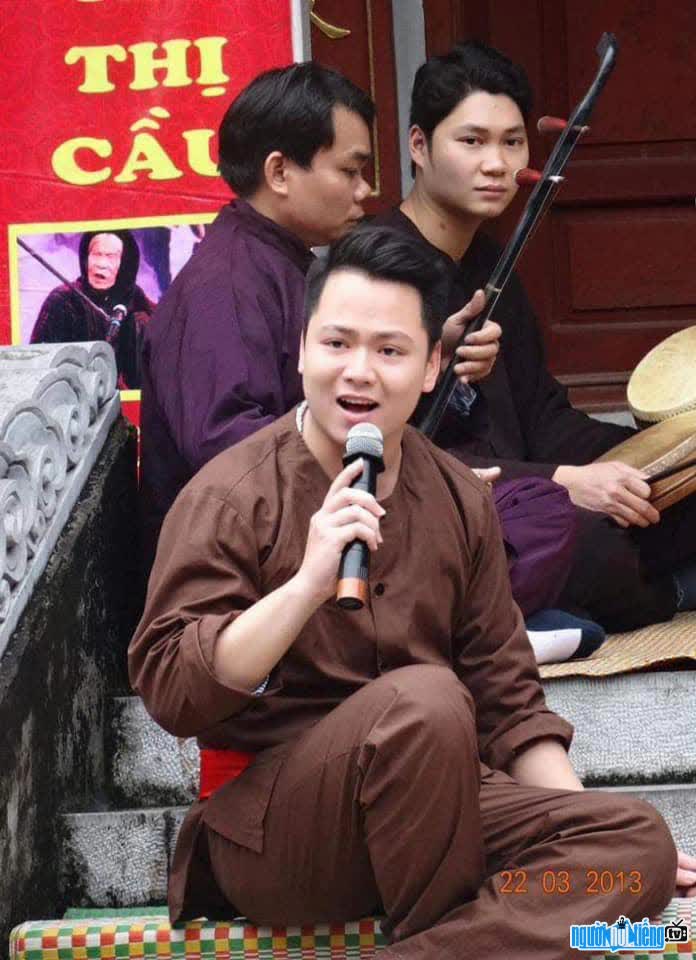 the boy of Nghe has the ability to act well in many different types of folk songs