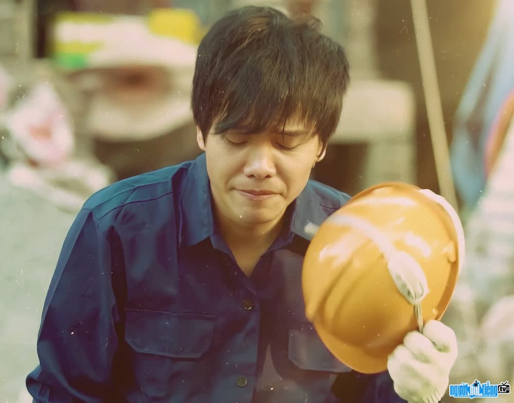 Hình ảnh nam ca sĩ Tào Lữ Phụ trong MV