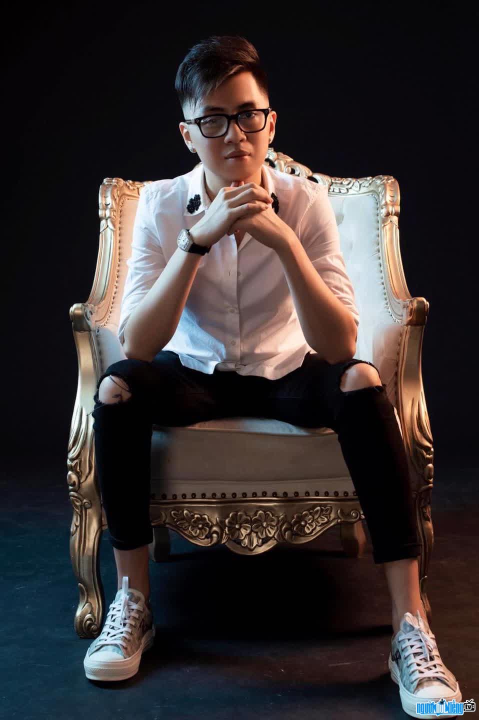 Hình ảnh DJ Thái Hoàng - một gương mặt quen thuộc của những người yêu thích dòng nhạc EDM