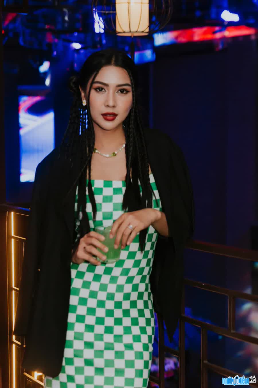 Hình ảnh diễn viên Đặng Phương Trâm với phong cách thời trang ấn tượng