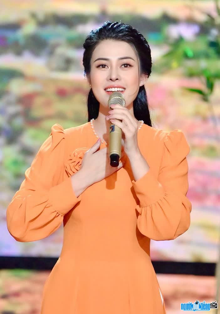  Thi Phuong - a talented female singer