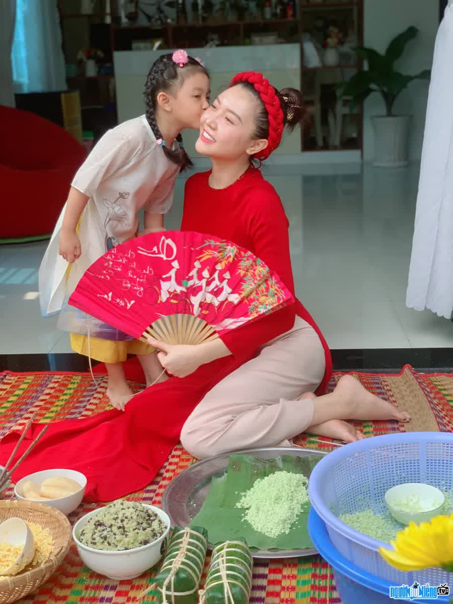Hình ảnh Nguyễn Thị Ngọc Duyên và con gái