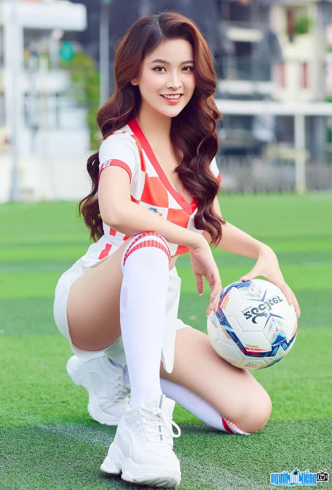 Nguyễn Thị Hồng Trang xinh đẹp trong "Nóng cùng World Cup 2022"
