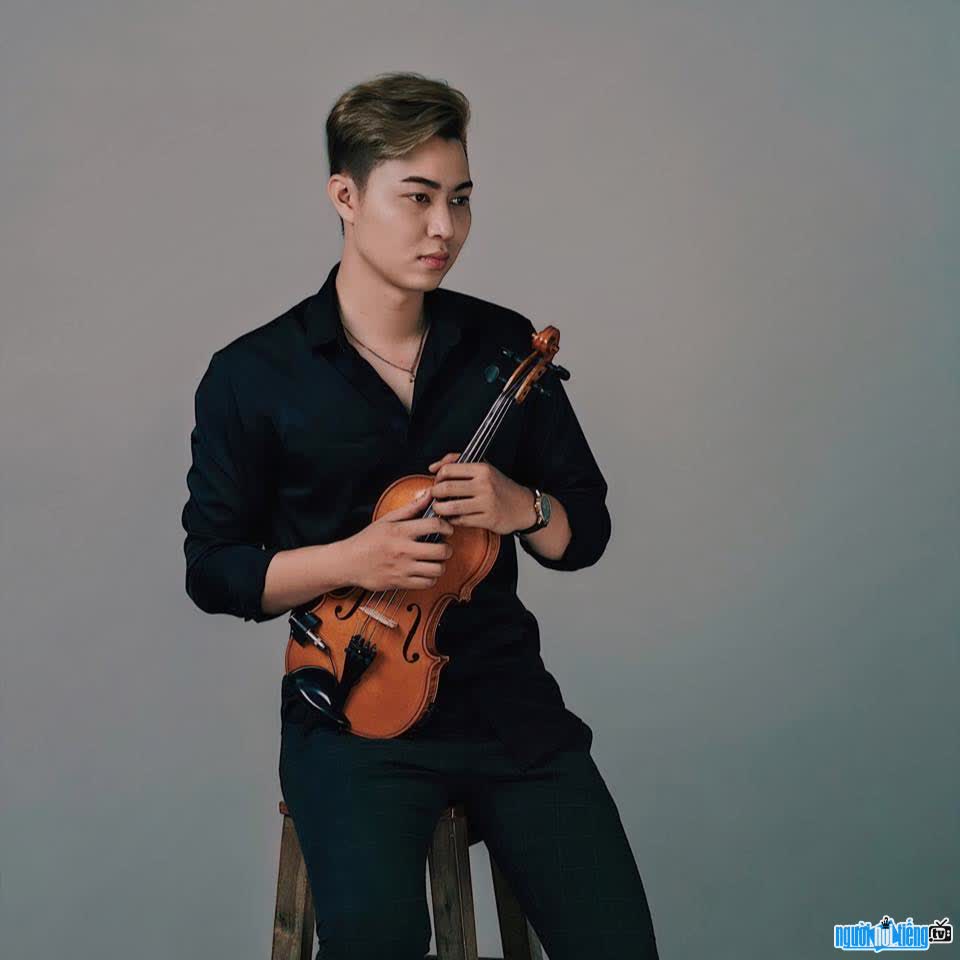 Không chỉ chơi violin Đào Duy Tuấn còn là một producer một nhà phối khí chuyên nghiệp