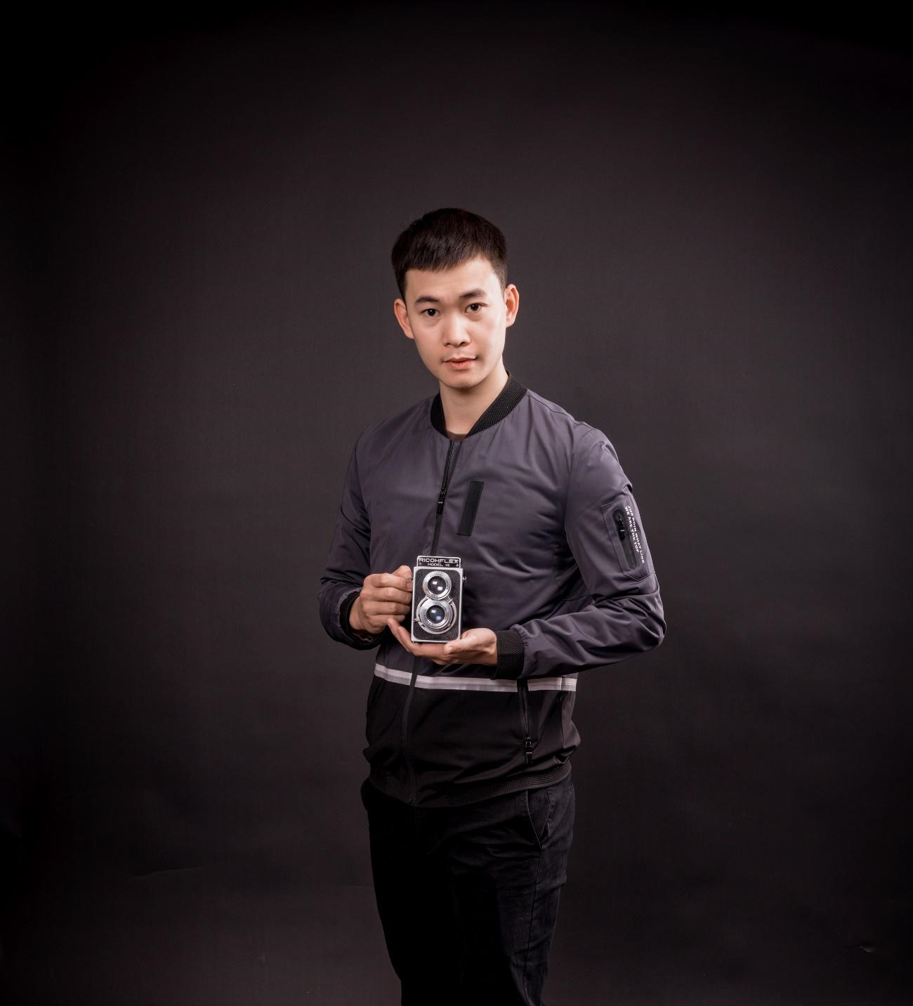 Portrait of photographer La Manh Tuan