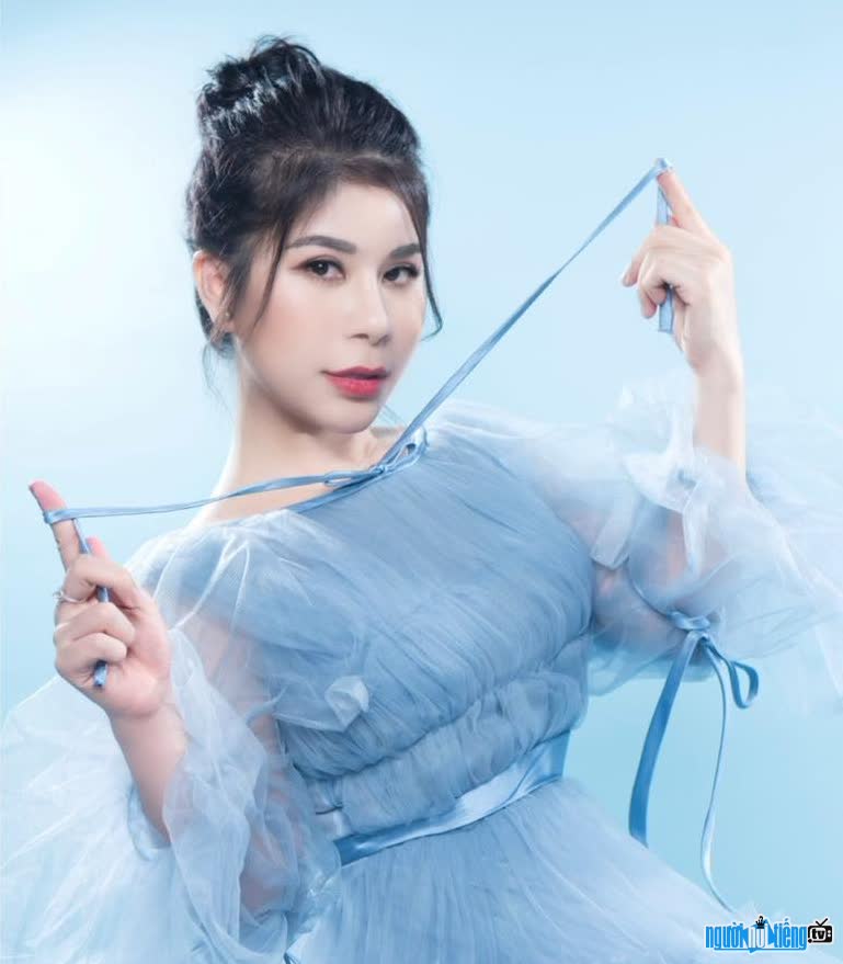 Beautiful pictures of female singer Linh Hoa