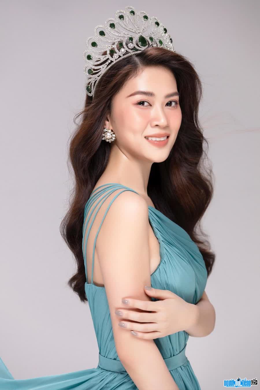Hình ảnh chân dung Hoa hậu Nhân Ái Hoàng Thu Thúy