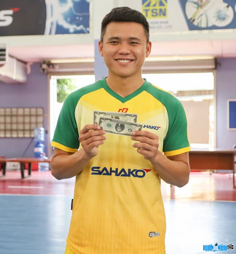 Hình ảnh chàng tiền vệ Futsal Khổng Đình Hùng