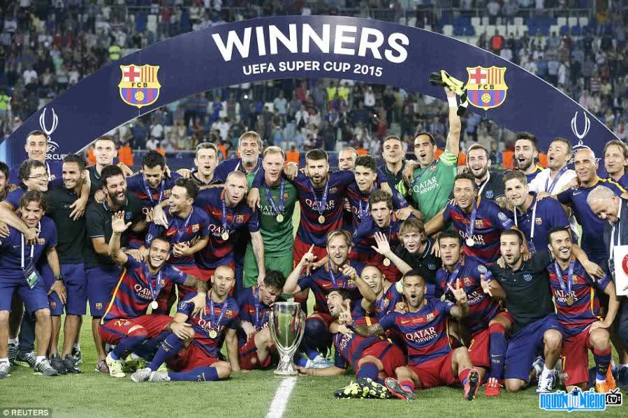 Hình ảnh câu lạc bộ Barcelona đăng quang vô địch Siêu cúp bóng đá châu Âu