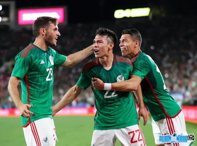 Images of Mexican players celebrating a goal