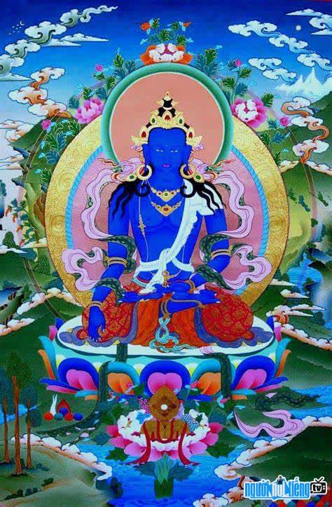 Đức A Súc Bệ Phật có thân sắc xanh dương tượng trưng cho Thủy đại và nước