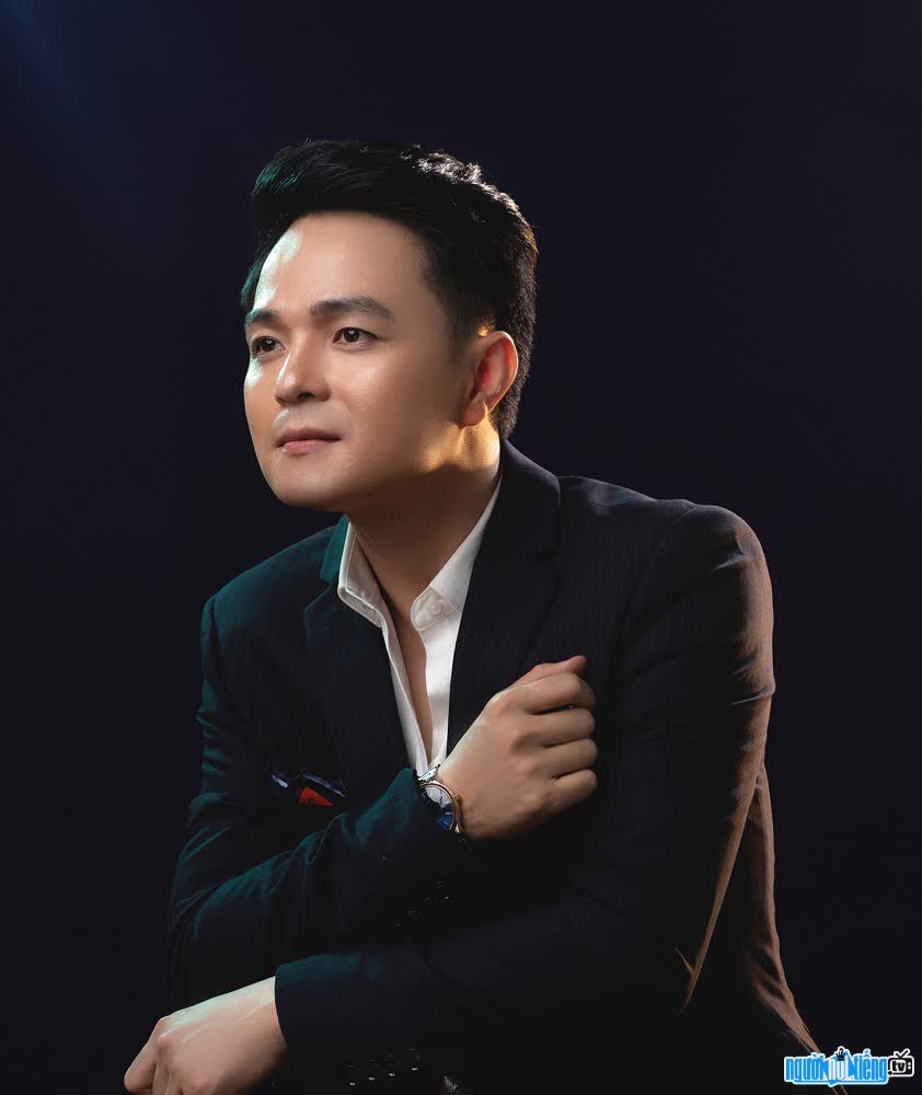  handsome and elegant male singer Nguyen Xuan Tuan Duong