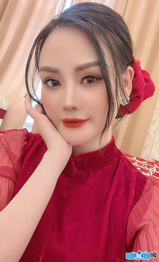  Singer Phuong Thuy is beautiful and seductive