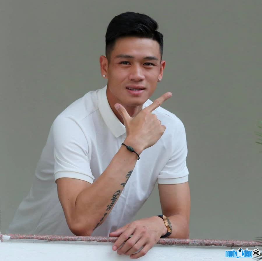 the handsome and dynamic goalkeeper Vu Tuyen Quang