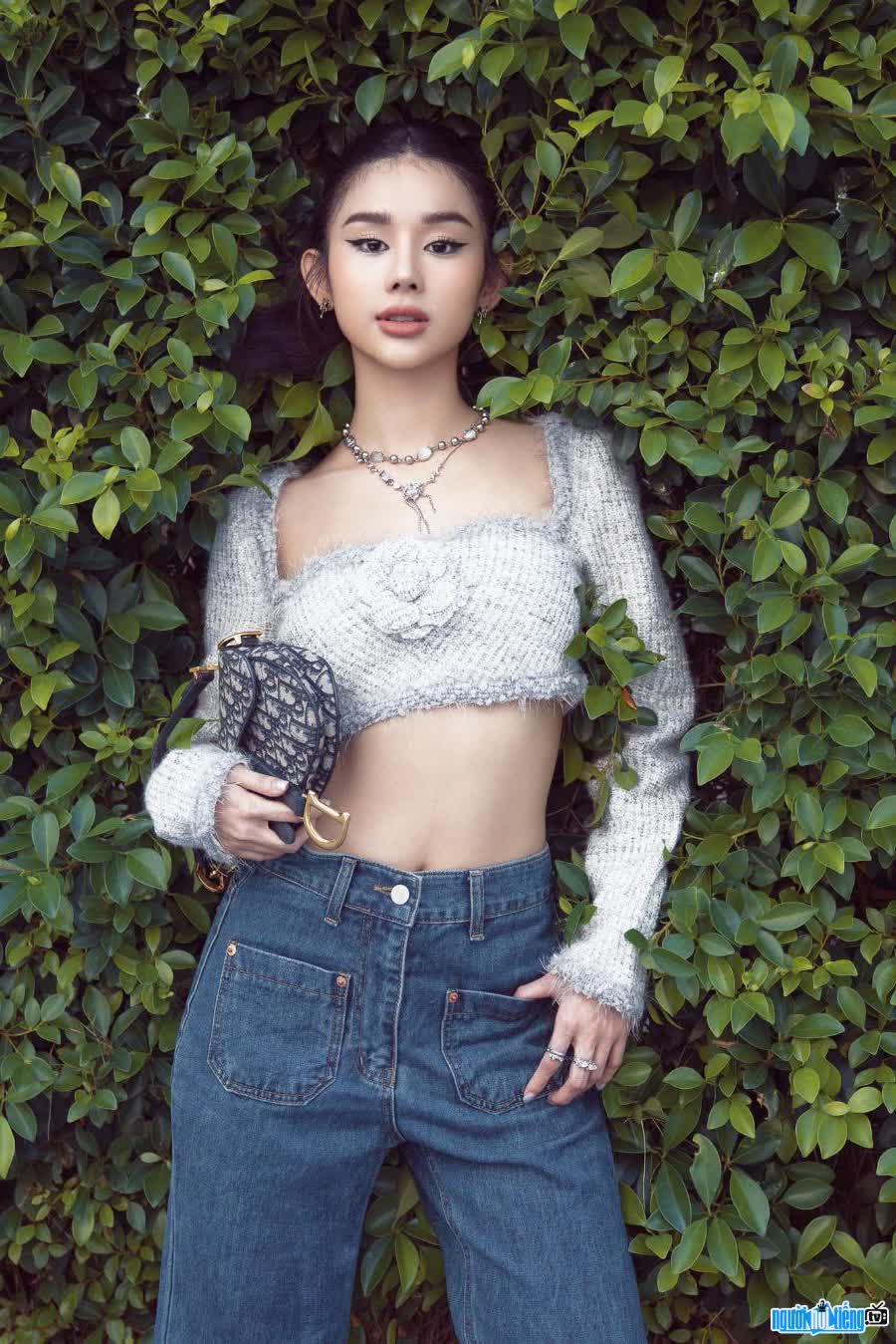 Tiktoker Thu Dan Nguyen image showing off her sexy body