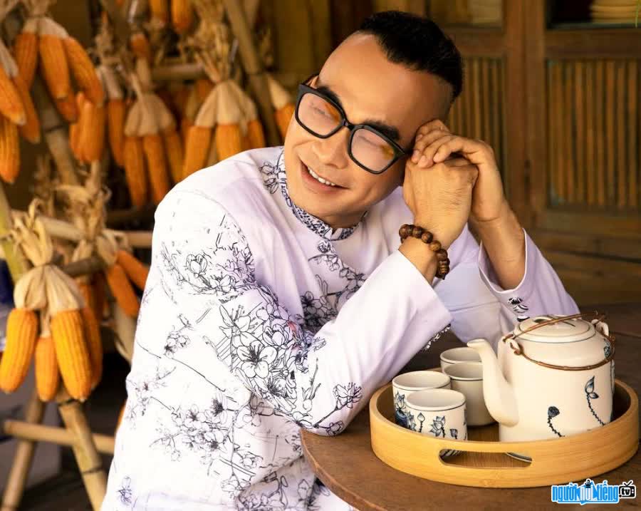 Hình ảnh đời thường dễ thương của nam ca sĩ Anh Tuấn