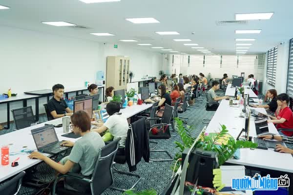 The image of the office of the staff building the channel Theanh28 Entertainment