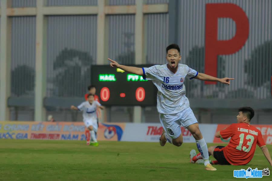 Player Vu Minh Hieu is the youngest player to wear Hoang Anh Gia Lai in Phase 1 of V.League 2020