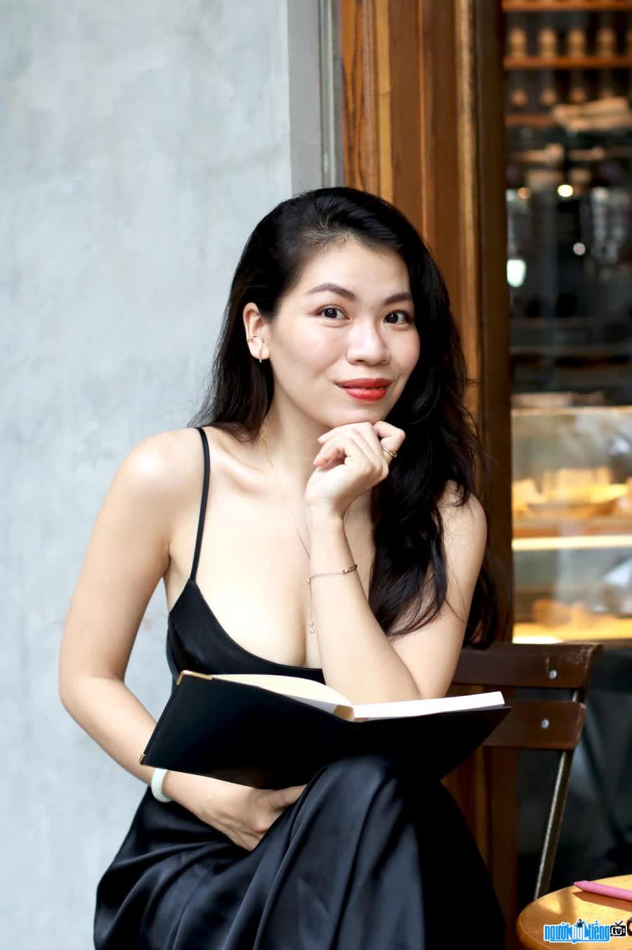 Nhà văn Lynh Miêu là giám đốc của thương hiệu sách Bloom Books