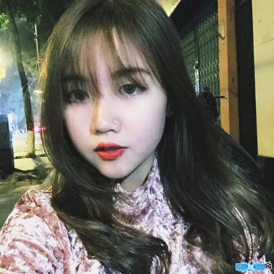 Cận cảnh nhan sắc chuẩn hot girl của Tiktoker Hạnh Moe