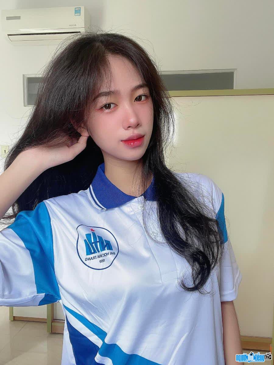 Hotgirl 10X hiện đang là sinh viên khoa Quản trị Kinh doanh tại trường Đại học Nha Trang