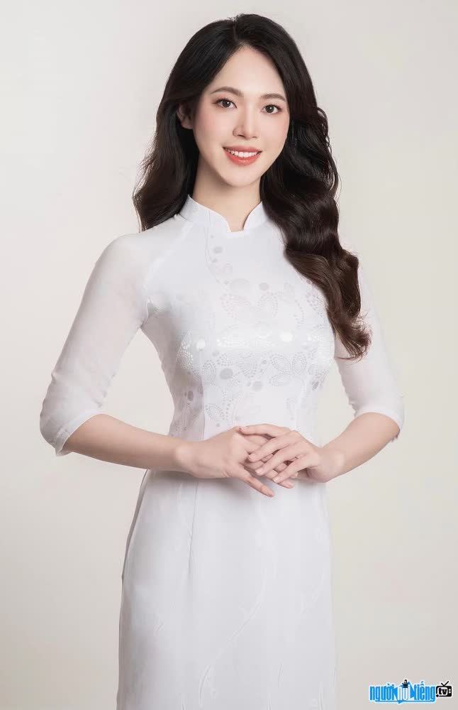 1st runner-up image Trinh Thuy Linh is beautiful in traditional ao dai